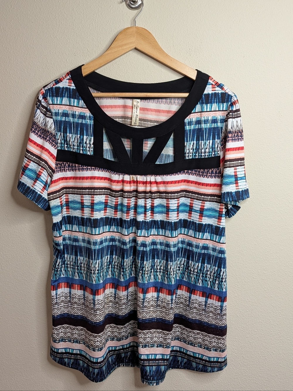 PerSeption Women Cutout Neck Tribal Print Top 2X Blue Coral Black Short Sleeve